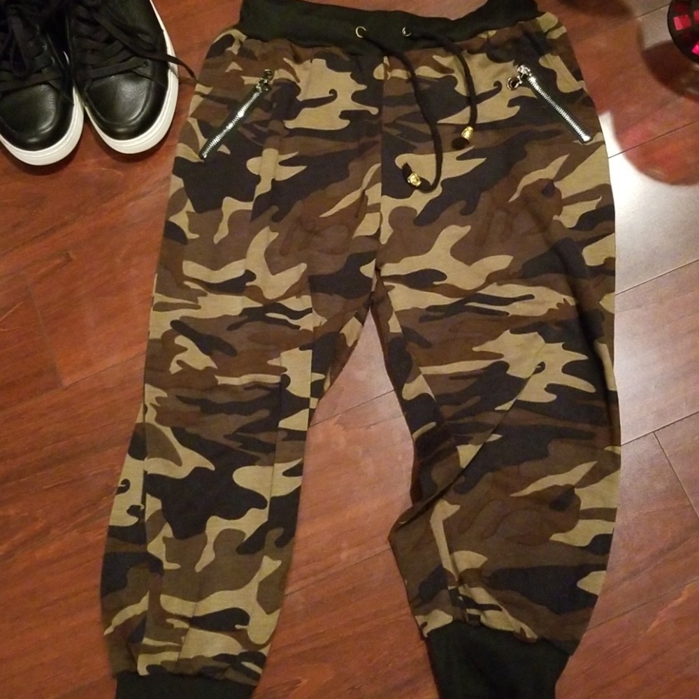 Camouflage Capri